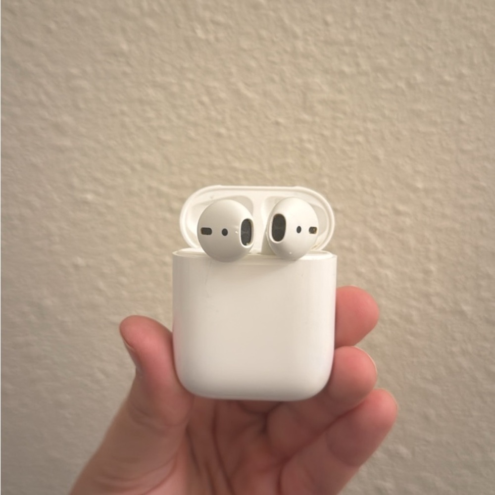 Apple AirPods 2nd Gen